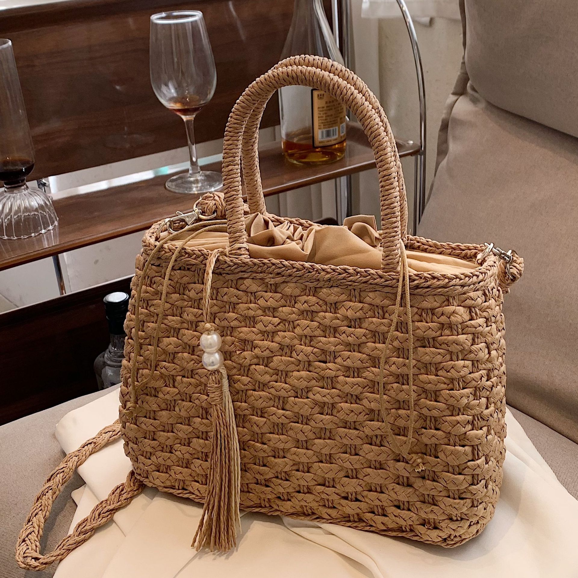 designer Large Capacity Straw Woven Bag 2025 New Trend Spring Summer Fashion Versatile Crossbody Bag Women's Simple Handheld Woven Bag
