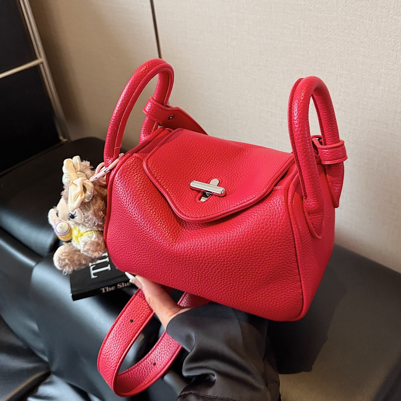 designer Niche High-End Underarm Bag for Women 2025 New Simple Fashion Lychee Texture Versatile Commuter Crossbody Pillow Bag