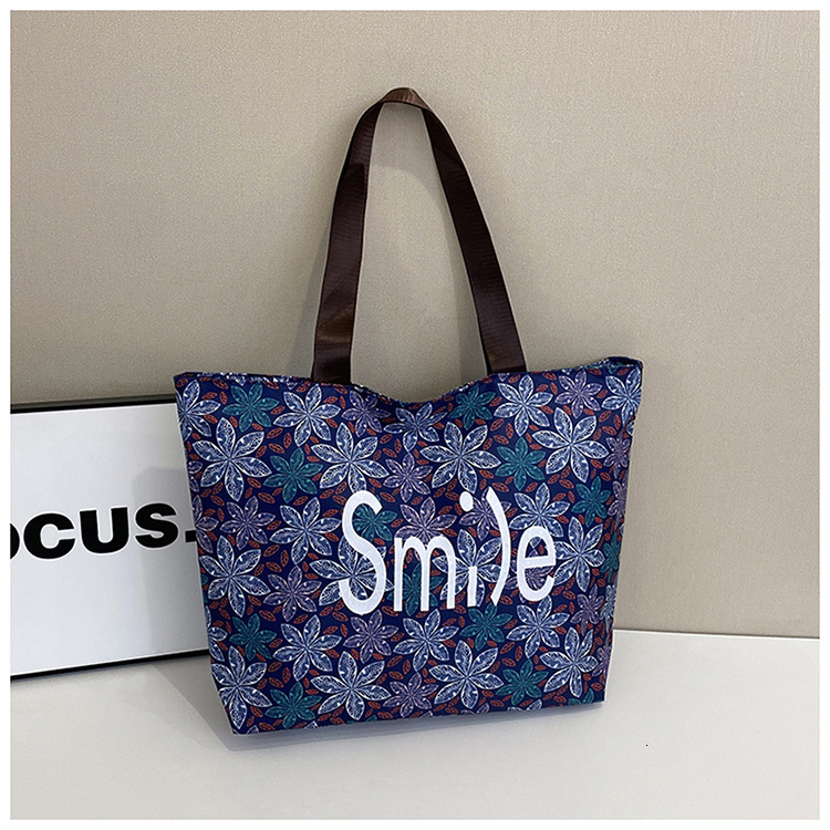 Travel Insulated Handheld Lunch Thickened Waterproof Tote for Students and Office Workers Multifunctional Crossbody Bag