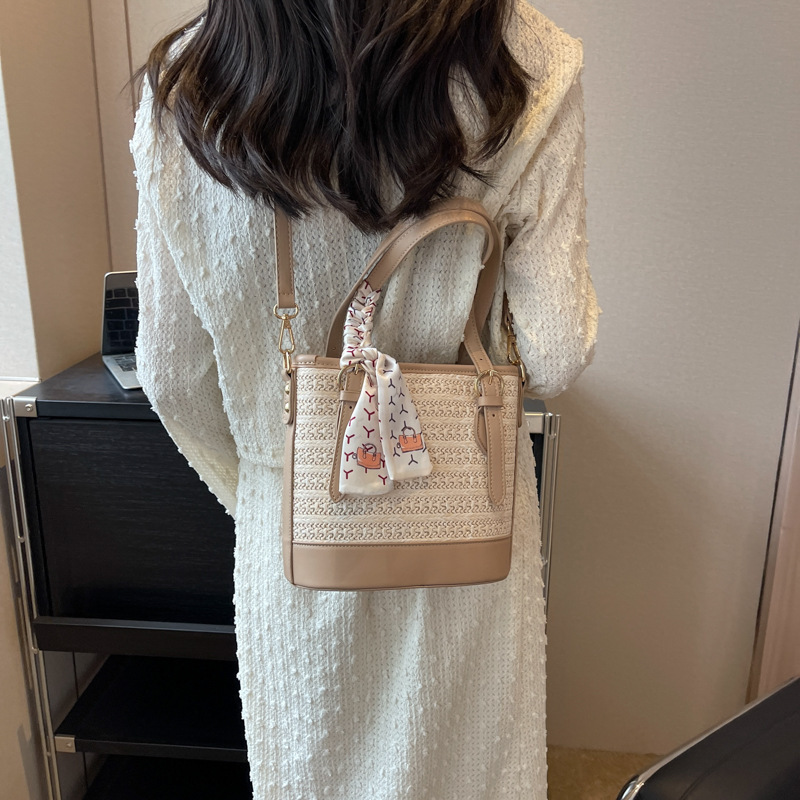 designer Fashion Handwoven Bag for Women 2025 New High-Quality Textured Straw Bag Single Shoulder Crossbody Bag Casual Bucket Bag