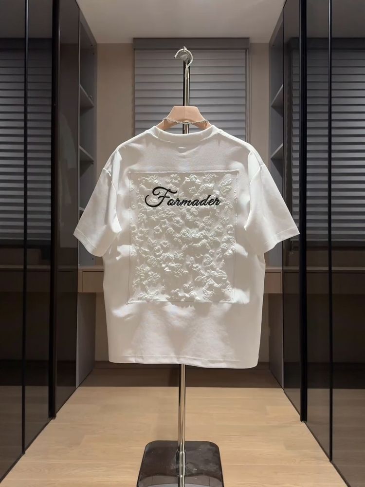 2025 Summer New 3D Relief Short Sleeve T-shirt for Men, with a niche design featuring embroidered half sleeves and a simple yet stylish designer