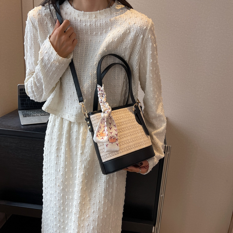 designer Fashion Handwoven Bag for Women 2025 New High-Quality Textured Straw Bag Single Shoulder Crossbody Bag Casual Bucket Bag