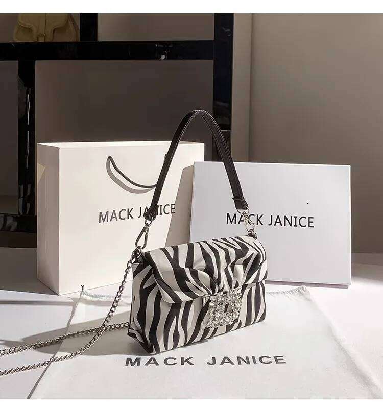 Fashion Pleated Cloud Striped Satin Women Handbag Crystal Shiny Dia Evening Wedding Party Clutch Purse Crossbody Bag