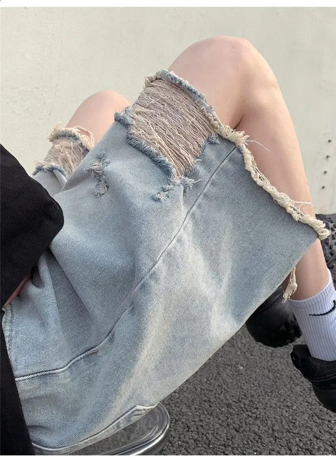 Mens Loose Wide-leg Retro Beggar Five-point Ripped Denim Shorts 250529
