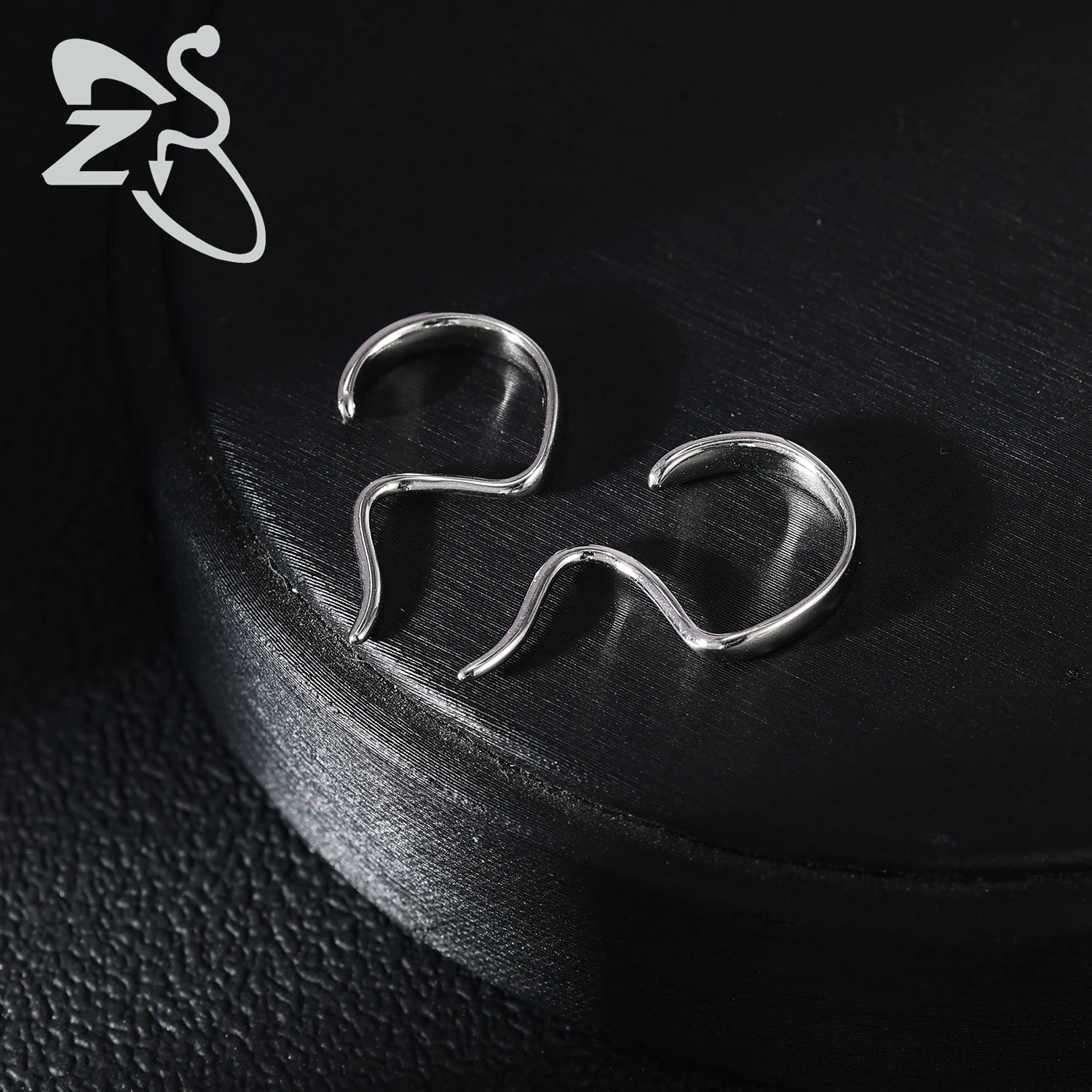 ZS 1PC 16G 925 Sterling Lower Lip Studs Silver Color Labret Talon Lip Rings for Women Men Unique Lip Piercing Halloween 250530