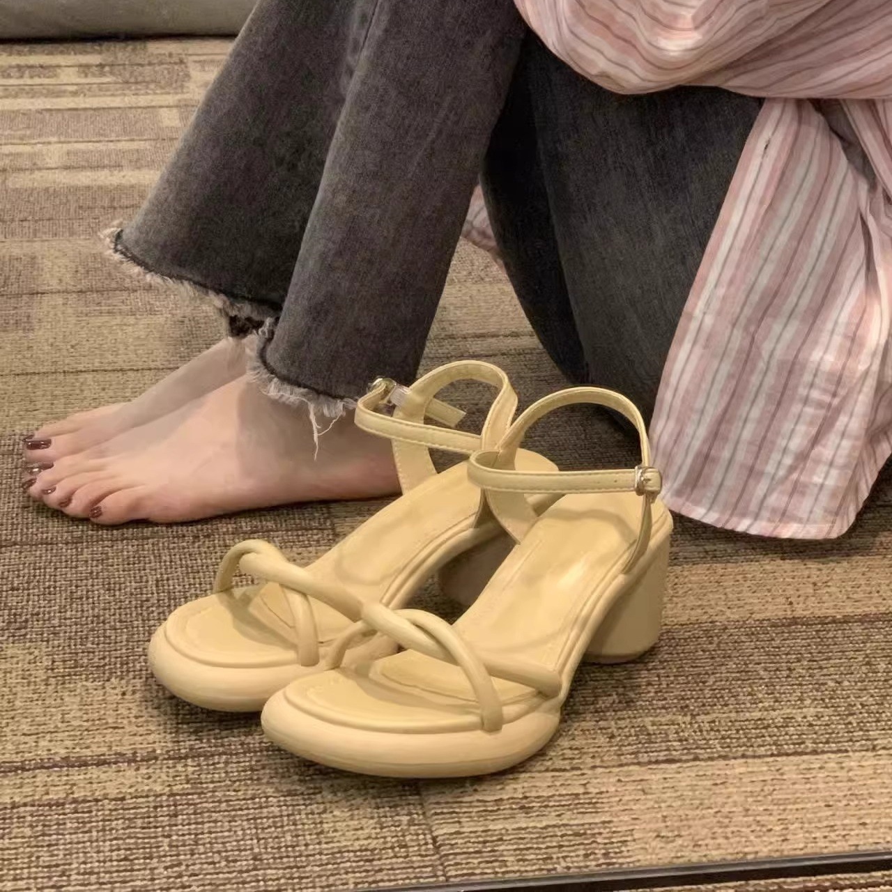 French Style Sandals for Women 2025 New Summer Versatile Petite Thick Sole Chunky Heel Dress Shoes Fairy Roman High Heels ddmythur