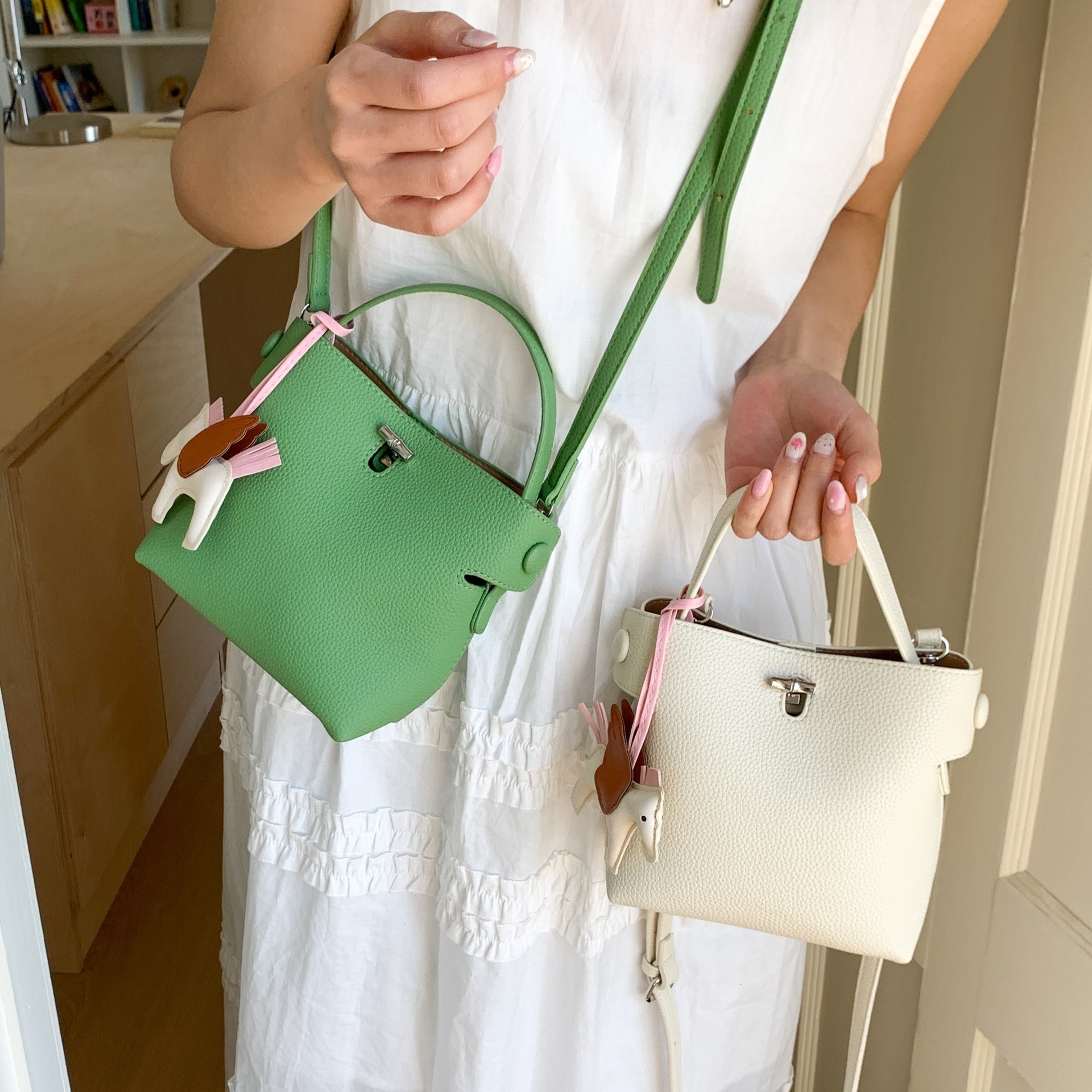 designer Minimalist Casual Lychee Texture Handheld Bucket Bag for Women 2025 New Versatile Fashion Crossbody Bag with High-end Feel Handbag