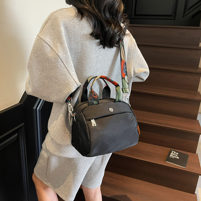 Fashion Commuter Handbag for Women 2025 New Versatile Color-Block Casual Shoulder Crossbody Two-in-One Travel Small Square Bag