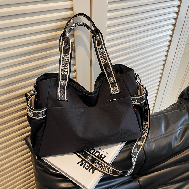 Korean Fashion Tote Women 2025 New Nylon Commuter for College Students Class Shoulder Street Style Large Bag
