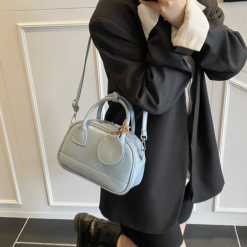 designer casual bag 2025 New Niche Retro Handbag Shell Bag Versatile Pillow Bag Vintage High-end Single Shoulder Crossbody Bag
