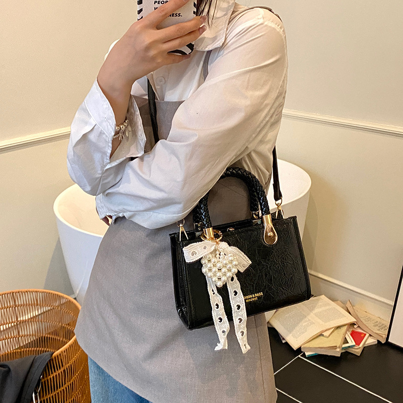 designer Korean Style Niche Design Simple Daily Commuting Bag for Women 2025 Summer New Versatile Crossbody Small Square Bag