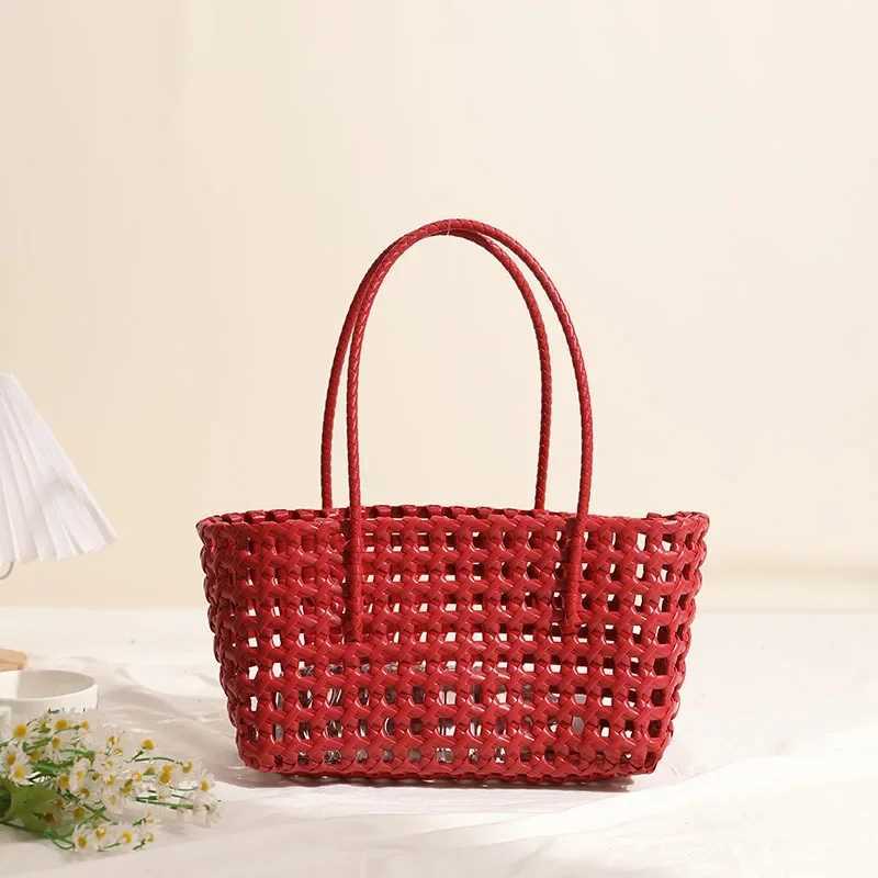 Hollow out Plastic Woven Straw Bag Womens Beach Vacation Style Versatile Handbag Simple Solid Color New Fashion Shoulder Bag Y250603