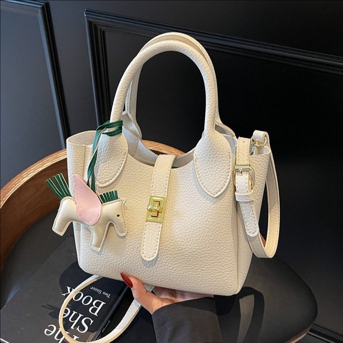 designer 2025 New Stylish Solid Color Versatile Handheld Bucket Bag for Women Korean Version Casual Simple Commuter Shoulder Crossbody Bag