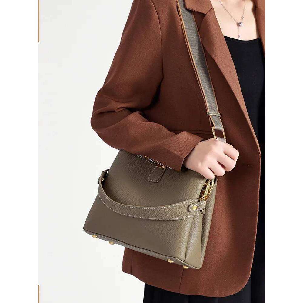 100% Genuine Leather Women's Crossbody 2025 Summer Female Shoulder Design Handbag Phone Makeup Bag Commuter