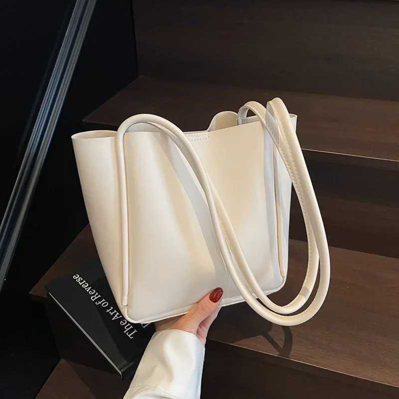 Simple Classic Mother Bucket Bag 2025 New Summer Korean Version of Leisure Hand Underarm Shoulder Bag W250602