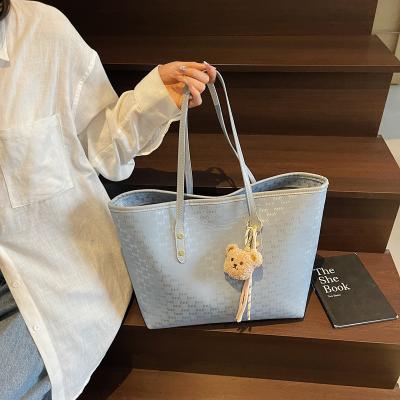 designer High-End Tote Bag for Women 2025 New Handheld Commuter Bag Versatile Fashionable Large Capacity Shoulder Bag