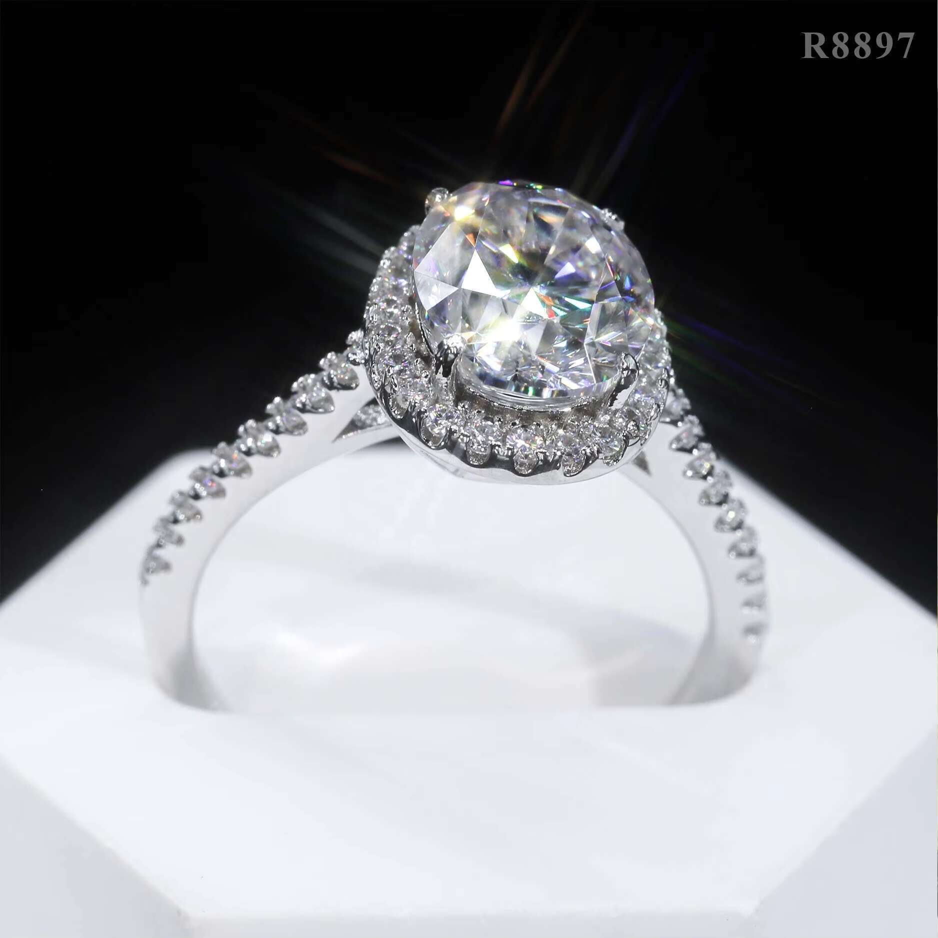 Women Fashion Design Halo Diamond Style Oval Cut VVS Moissanite Diamond 2.36CT Engagement Wedding Ring