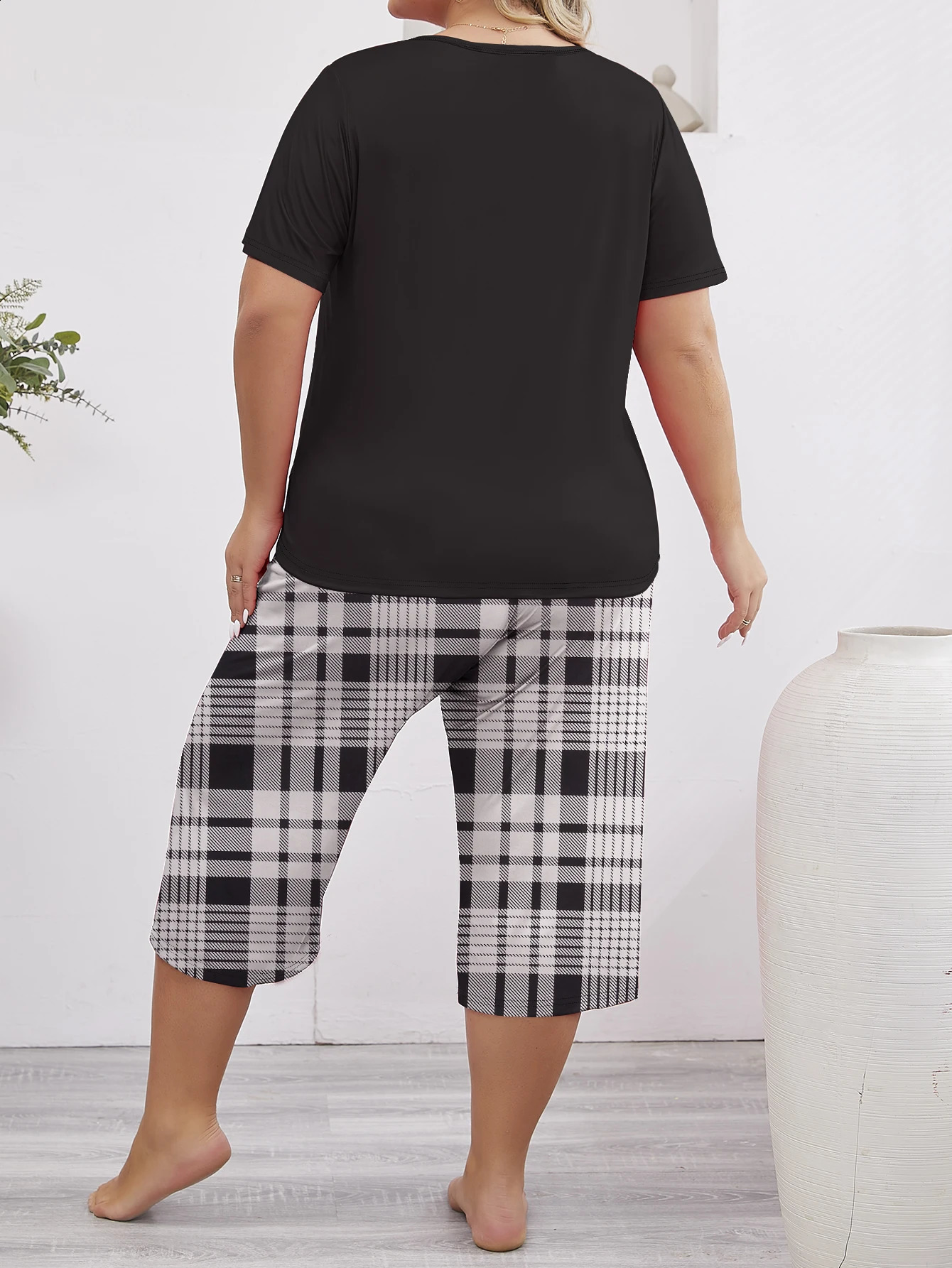 Large size womens pajamas casual round neck short sleeved T-shirt cropped pants home clothing 2-piece set 250530