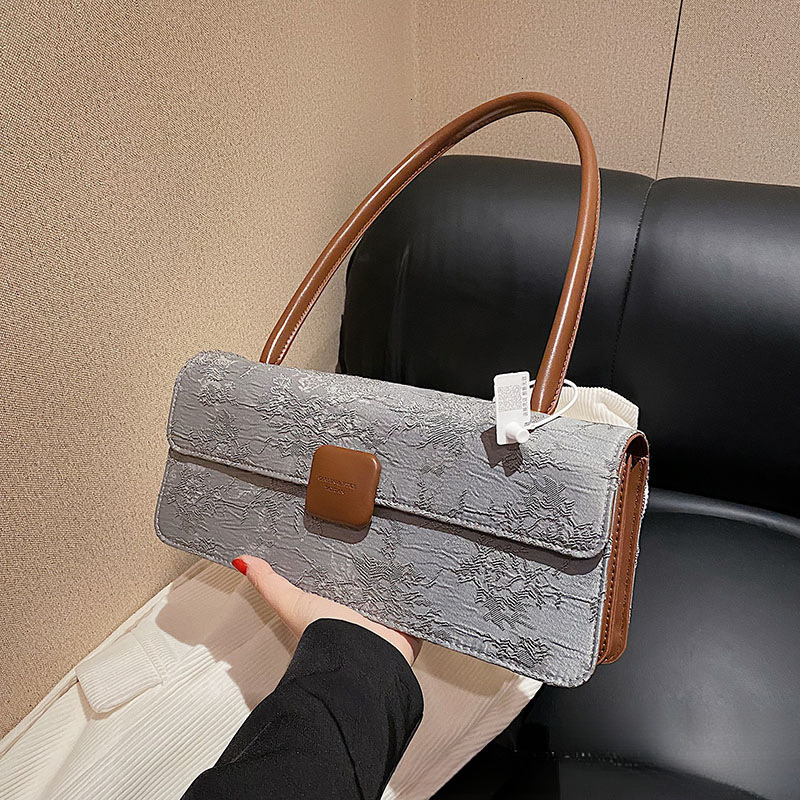 High quality brand new free designer bag retro armpit bag French niche bag new fashionable texture handbag small square bag new free designer bag