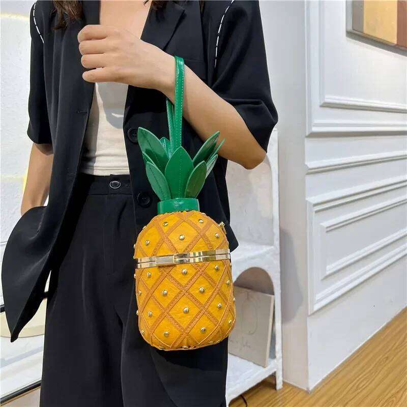 Designer Handbag Personalized Pineapple 2023 New Single Shoulder Chain Crossbody Bucket Bag Rivet Small Party Bolso Fiesta