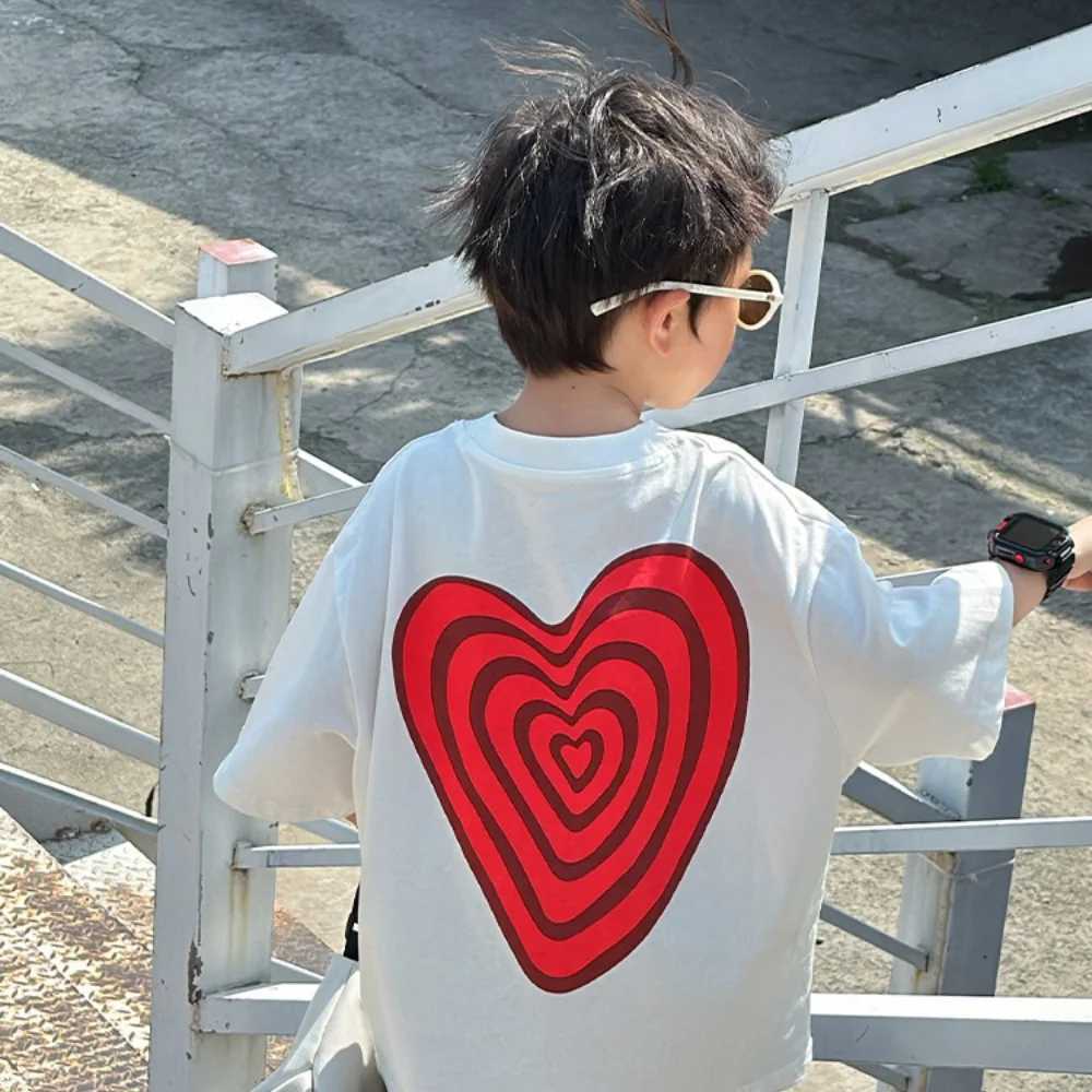 Love graffiti short-sleeved T-shirt for boys and girls handsome pure cotton trendy and cool outfits are very unique. T250603