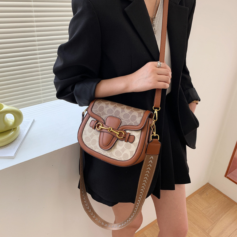 Cross-border 2025 New Korean Style 2025 Designer Package Versatile Shoulder Bag For Women Fashion Color-blocking Saddle Luxury Bag Bag Retro Ladies Cr