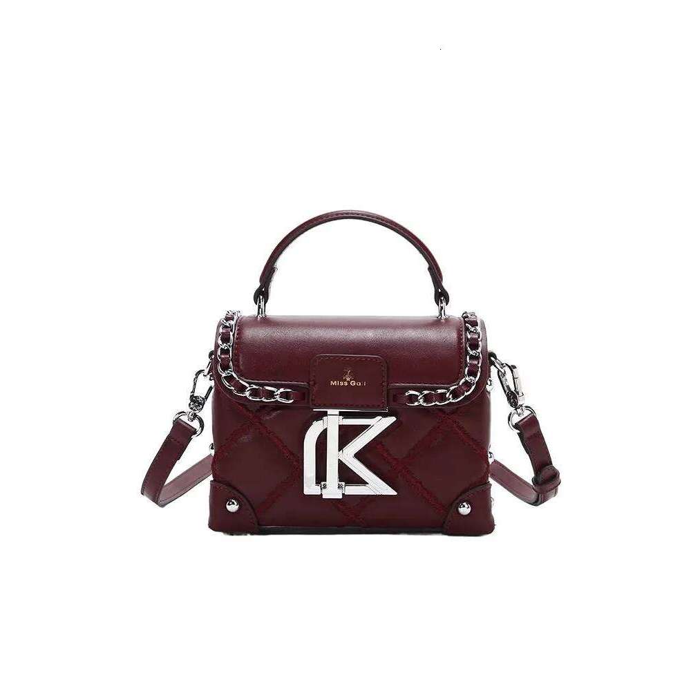 2025 Retro Handheld Evening Cosmetic With Premium Leather And Delicate Metal Design Women's Fashion Shoulder Bag