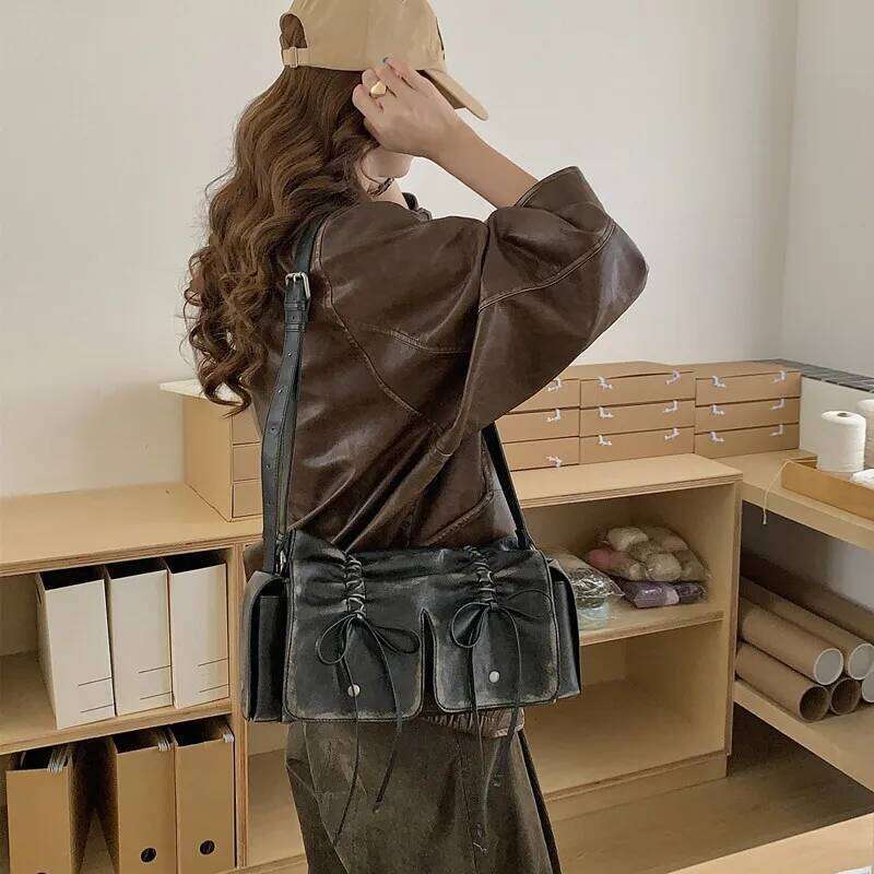 Celebrity's Same Wasteland Style Dark Versatile Pleated Drawstring Handbag 2024 New Shoulder Crossbody Women's Bag