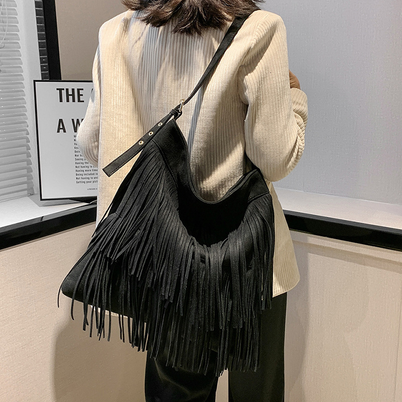 designer Bag 2025 New Korean Fashion Tassel Shoulder Bag Ins Internet Celebrity Large Capacity Crossbody Retro Matte Bag for Women