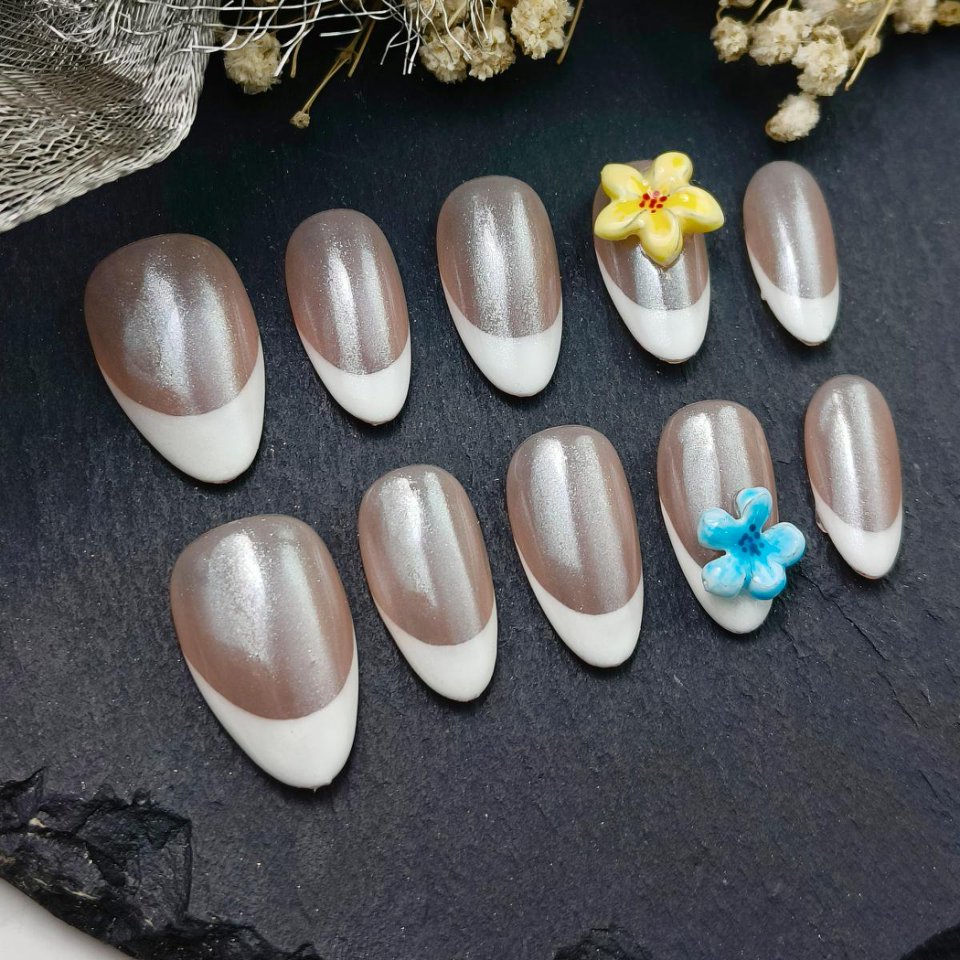 10pcs French Tips Handmade Press-on nails Short Almond Nails Bundle 3D Hand drawn Flowers Sweet Daily Finished nail stickers Free storage box jelly gl