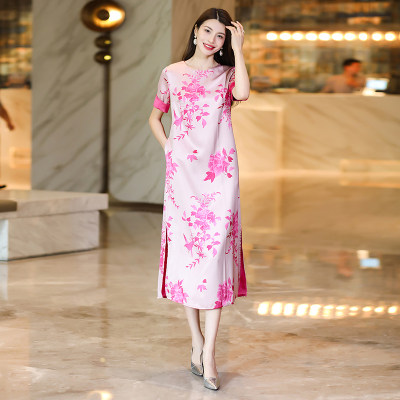 Elegant Full-Length Ladies' Maxidress Featuring Stylish Sleeves