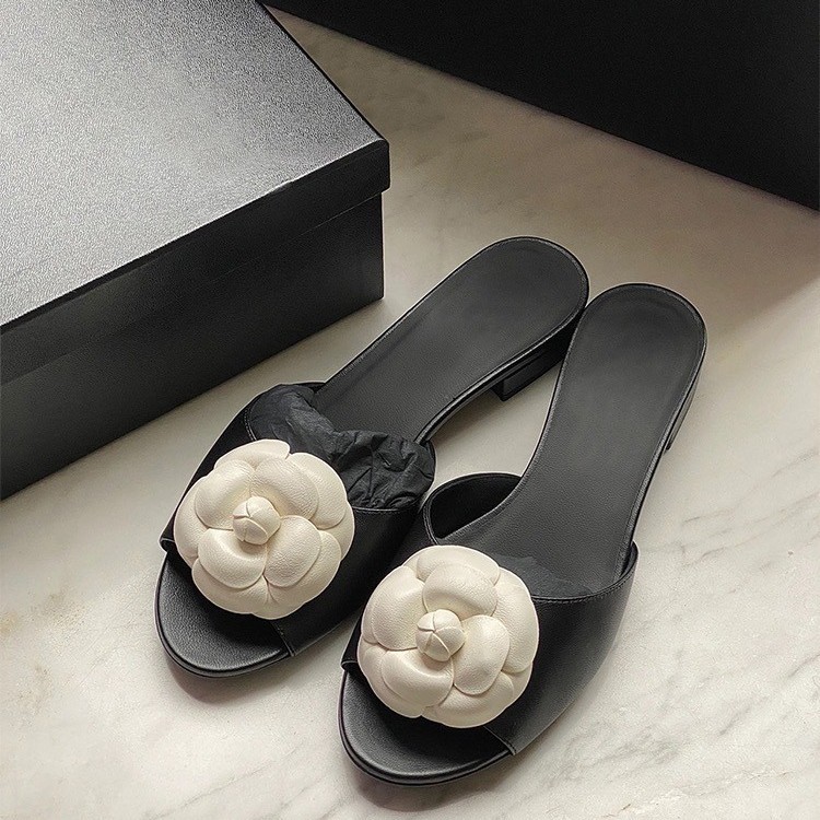 Womens Camellia Patterned Genuine Leather Flip Flops - Comfortable Flat Bottom Sandals for Summer