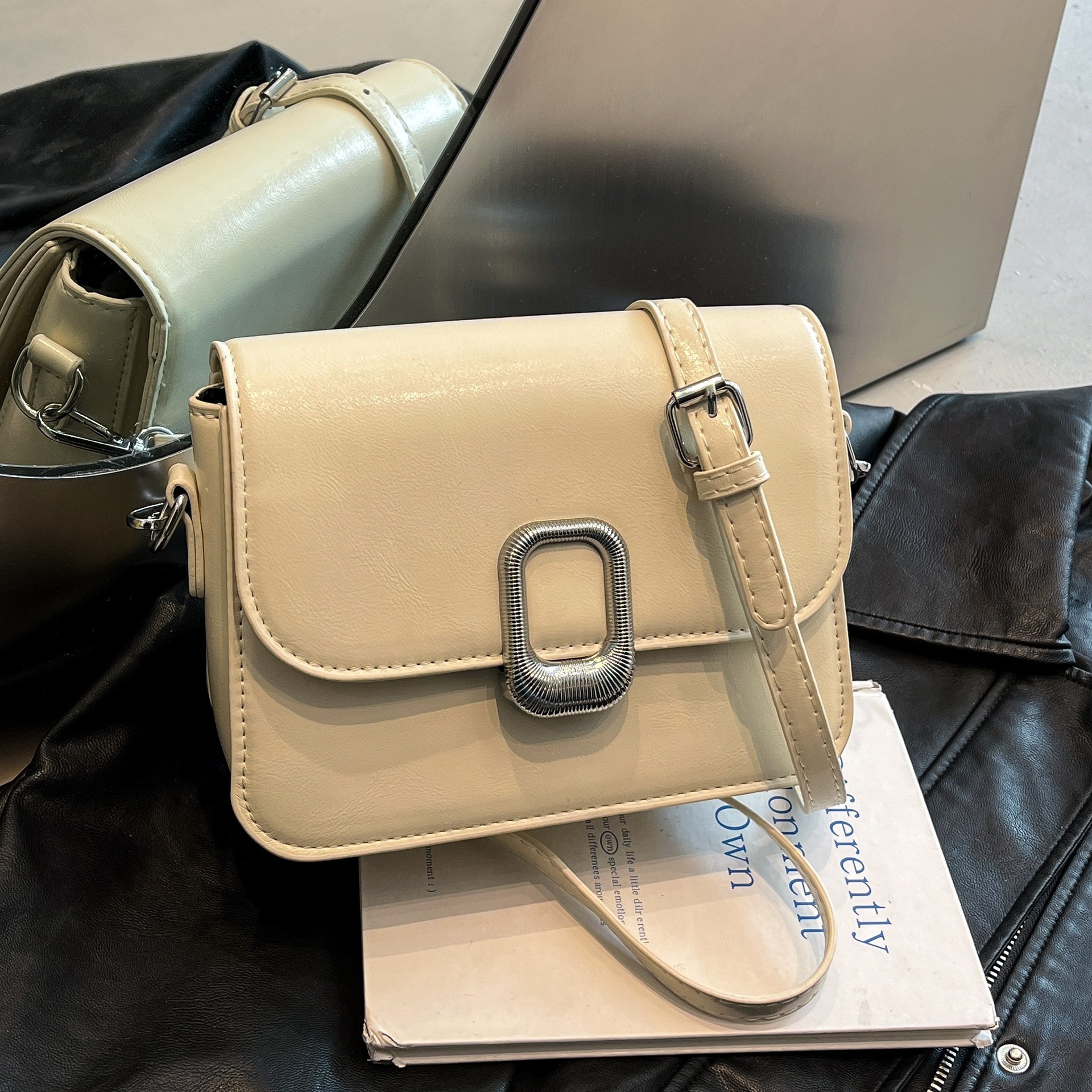 designer High-Quality Texture Underarm Small Square Bag for Women 2025 Spring New Light Luxury Retro Simple Fashion Single Shoulder Crossbody Bag