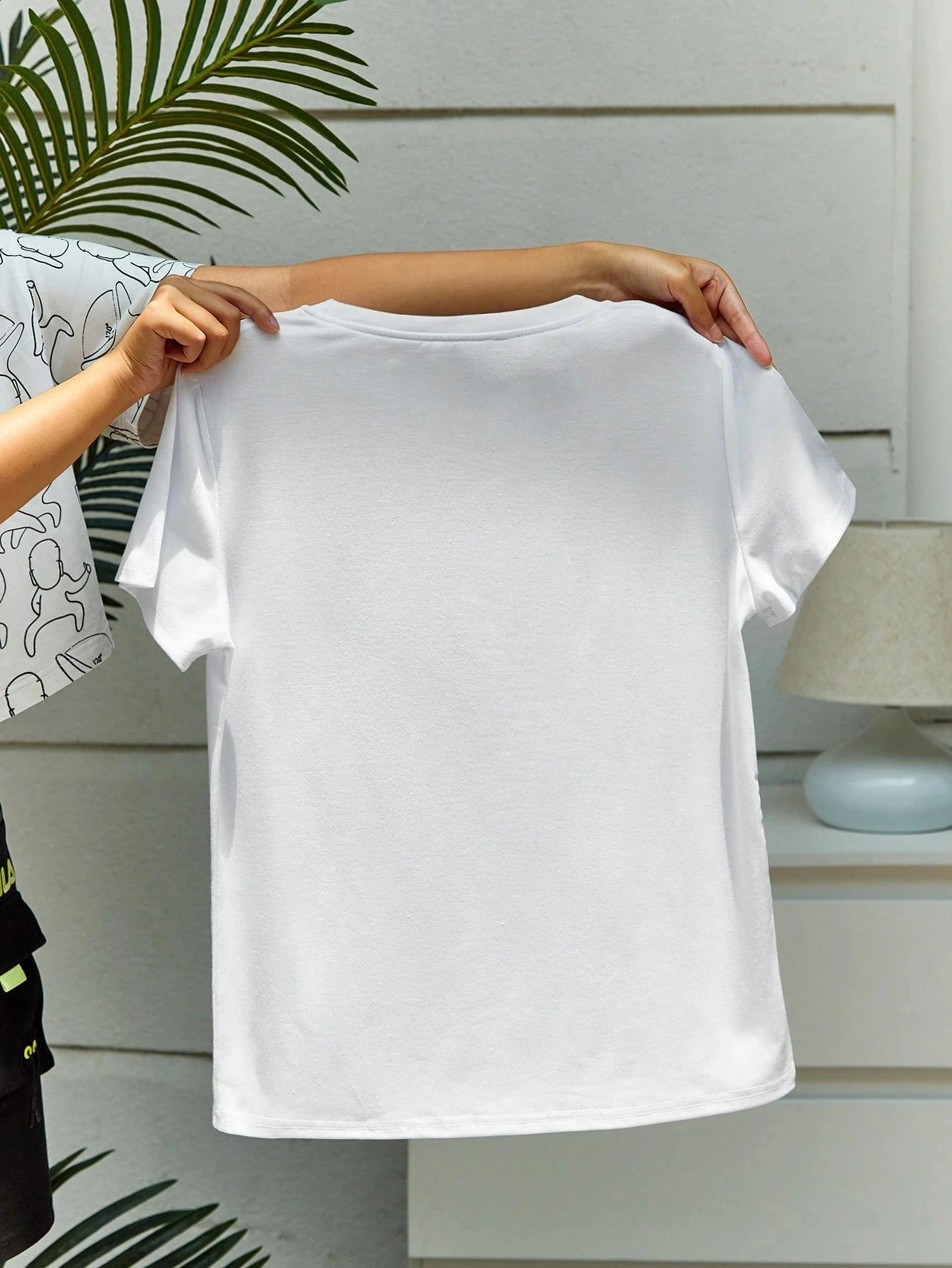 Cartoon sardine and letter print short-sleeved Tees casual and versatile style suitable for daily wear and going out in summer 250529
