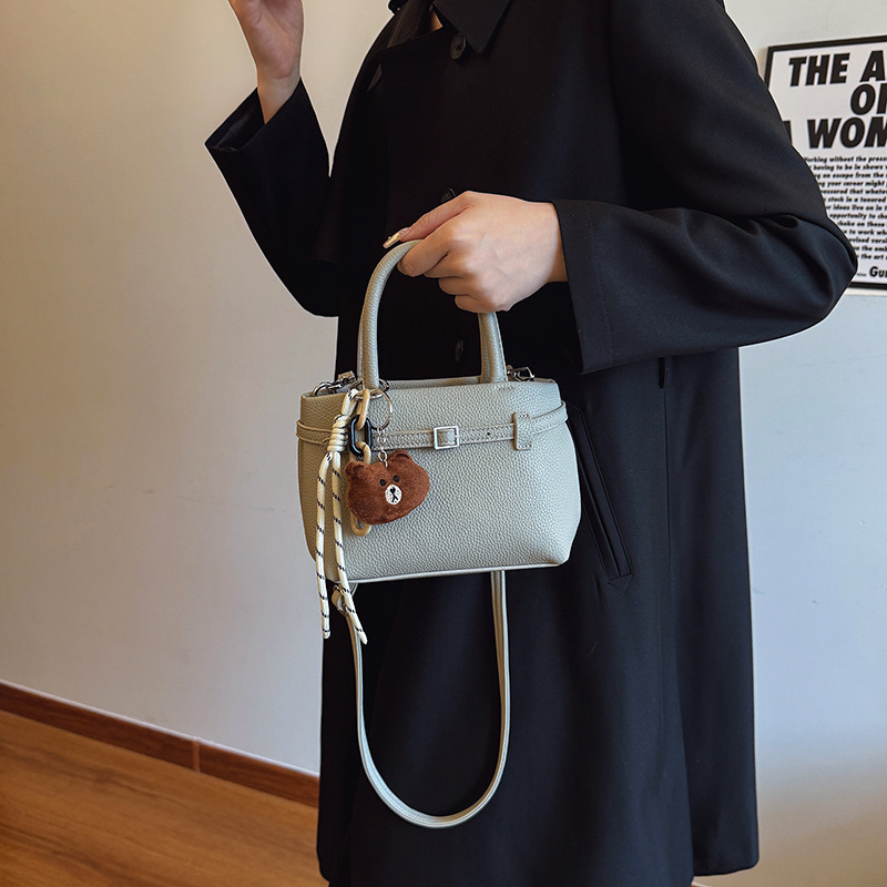 designer Women's Trendy Niche Lychee Texture Handbag 2025 Spring New Versatile Commuter Shoulder Crossbody Bag