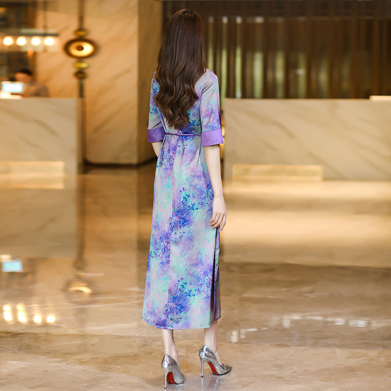 Elegant Women's Long Dress with Fashionable Sleeves