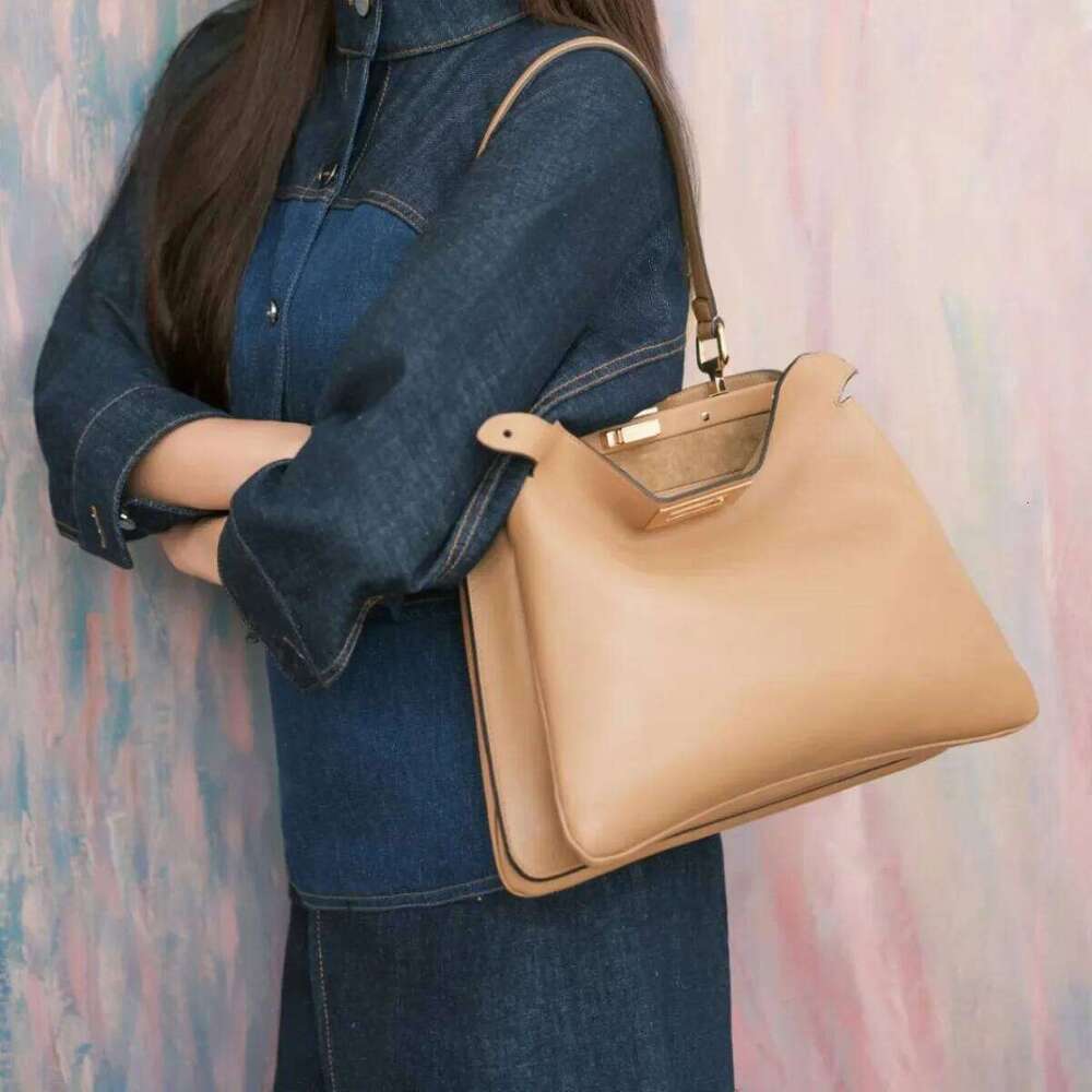 New Fashionable Peekaboo Large Capacity Single Shoulder Bag Women s Cow Leather Commuter Handbag Neutral Minimalist Style bag
