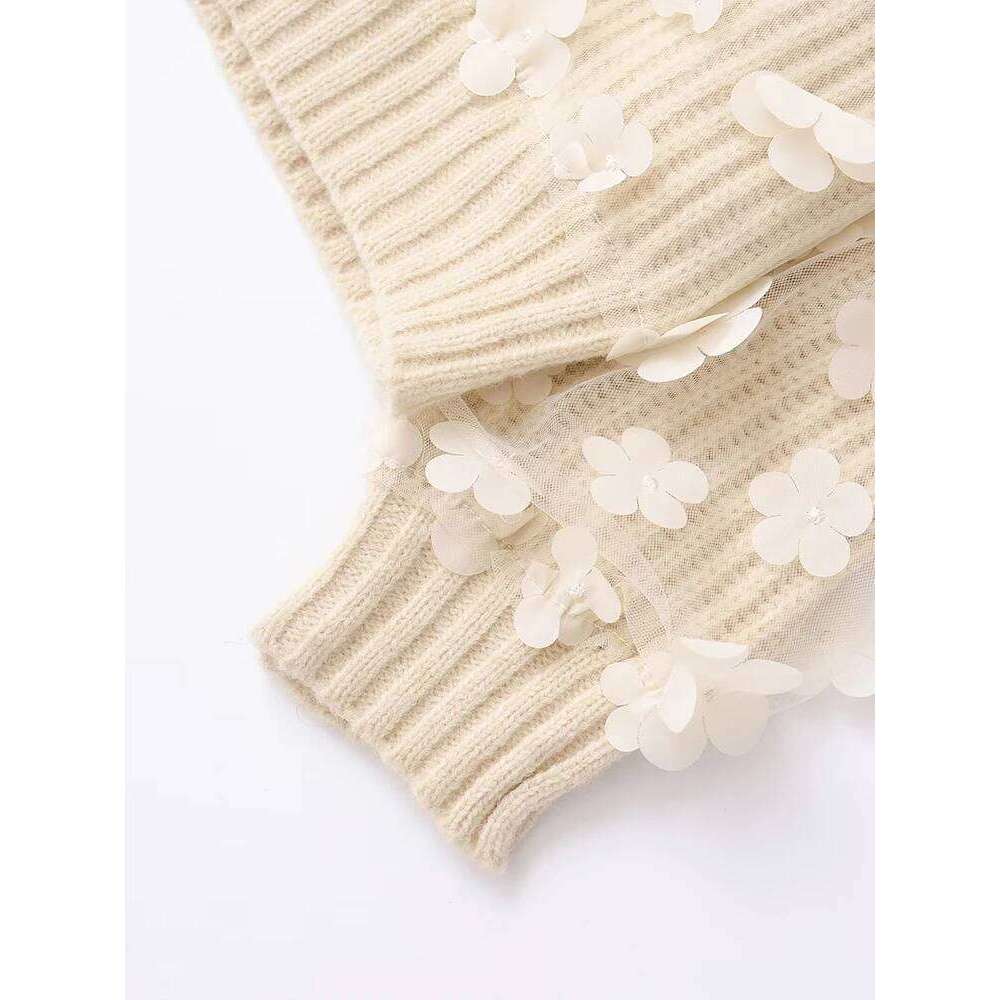 Autumn And Winter New Women's High-End Flower Decoration Splicing Long-Sleeved Round Neck Sweater