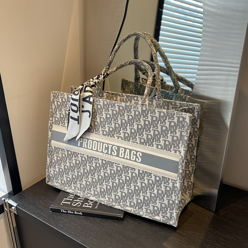 Handtote bag new trend line printed letters large capacity shoulder bag 2025