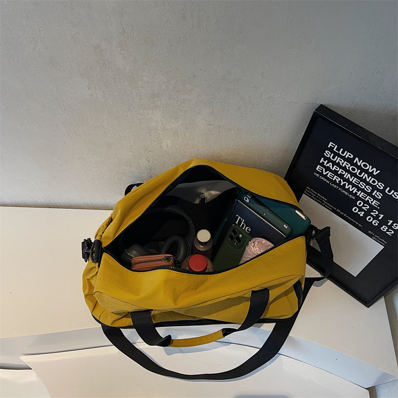 Large Capacity Short-Distance Travel 2025 New Handheld Dry-Wet Separation Fashion Versatile Lightweight Storage Lage Bag for Women