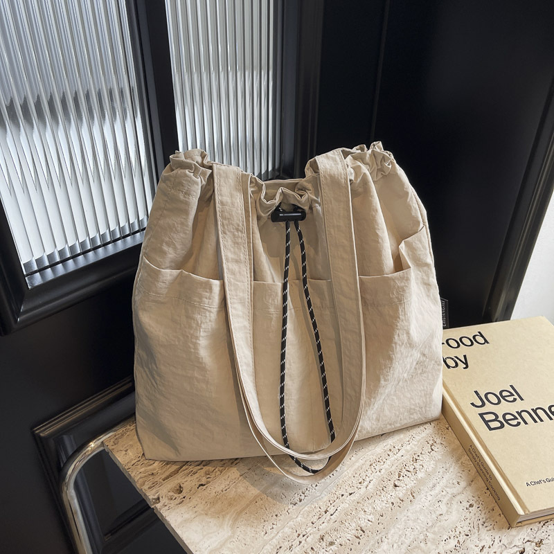 New Lightweight Large Capacity Travel Bucket for Women, Casual Nylon Shoulder Bag, Artistic Girl Crossbody Bag Trend