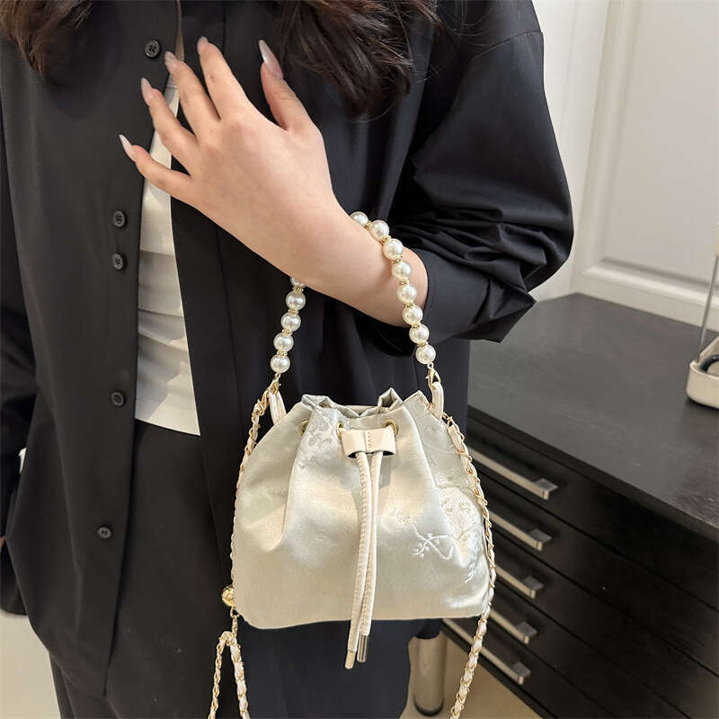 Chinese Style National Trend for Women 2025 New Fashionable Handbag Fashion Bucket Niche Design Shoulder Crossbody Bag