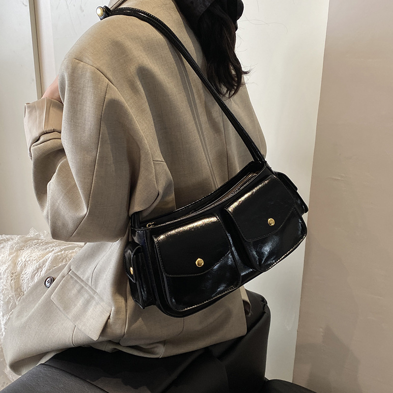 designer Niche High-End Multi-Pocket Motorcycle Bag 2024 New Style Elegant Single Shoulder Underarm Bag Commuter Crossbody Baguette Bag