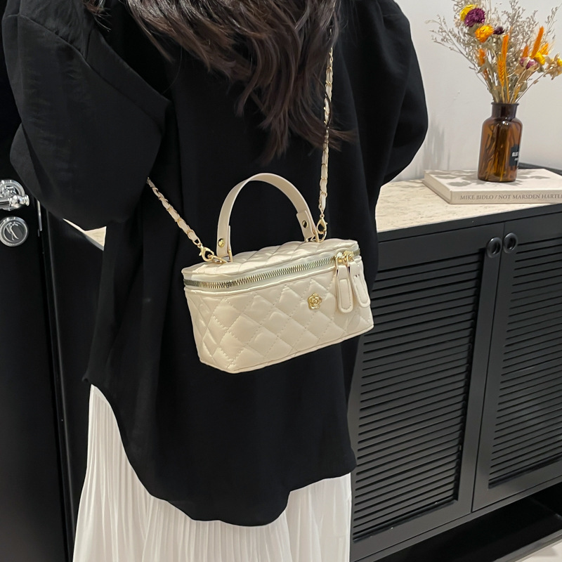 Top brand high-quality new free designer bag wholesale mini quilted small bag 2025 new niche boxed high-end fashion crossbody bag brand new free desig