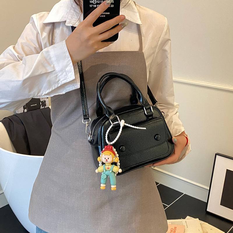 designer High-end Niche Design Handbag for Women 2025 New Korean Fashion Commuter Versatile Shoulder Bag Crossbody Bag