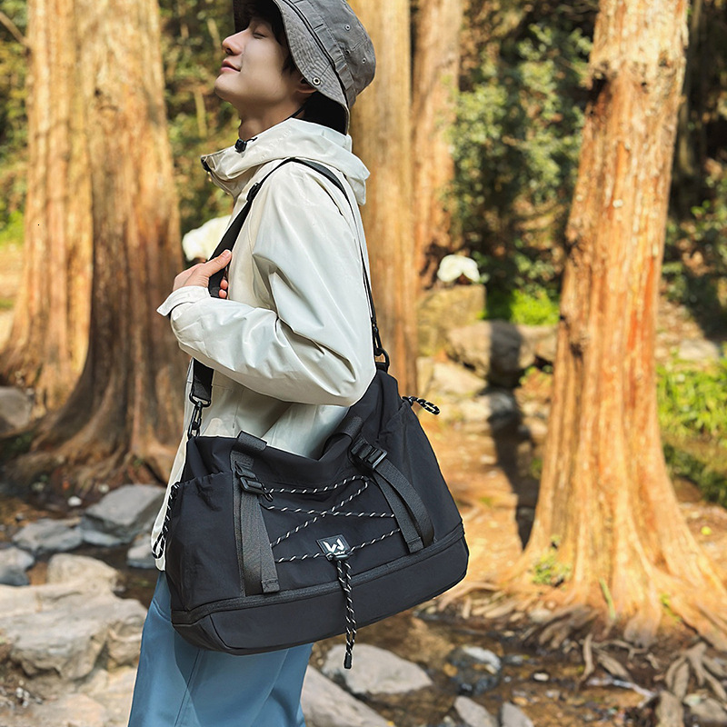 New Large Capacity Women's Lightweight Handbag with Dry and Wet Separation Yoga Fiess Korean Style Short Trip Travel Bag