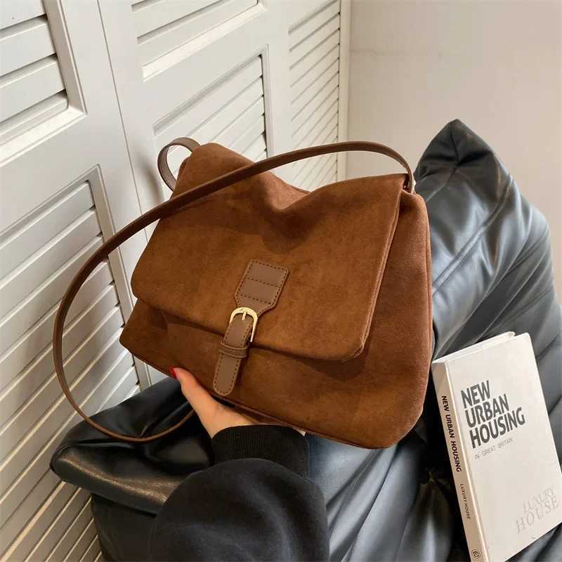 Fashionable Large Capacity Womens Frosted Bag 2024 New Arrival Autumn/Winter Single Shoulder Slant Cross Bag Popular Small Square W250602