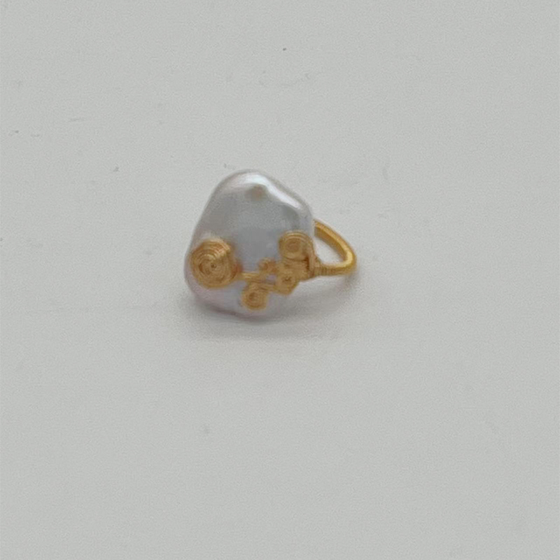 Sophisticated Baroque Design Freshwater Pearl ring for Fashion Forward Enthusiasts