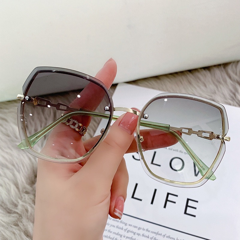 Designer Sunglasses For Women Men Fashion Sunglasses Luxury Polarized Lens Goggle Pilot PC Frame Oversized UV400 Eyewear Luxury Style Sunglasses DS637
