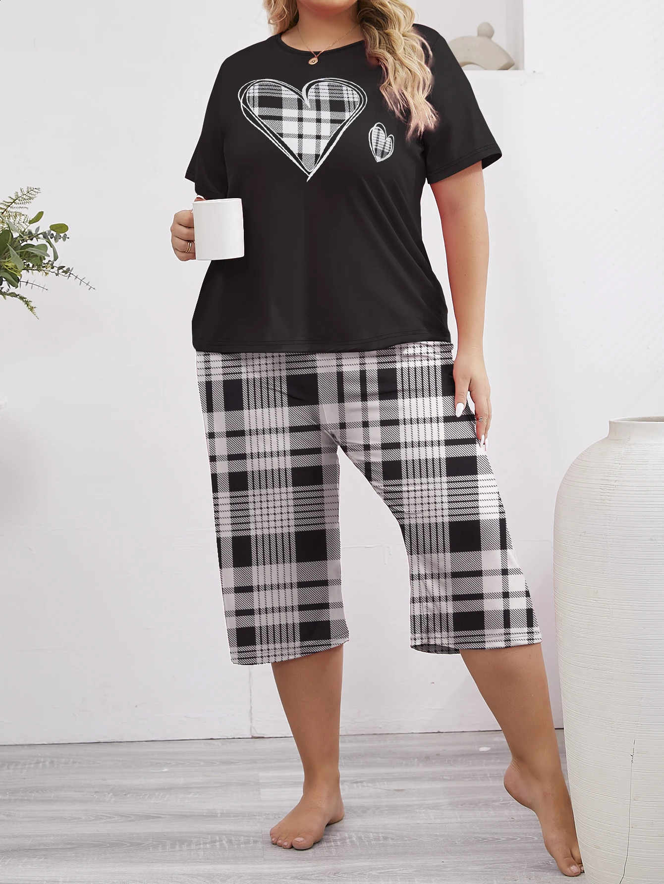 Large size womens pajamas casual round neck short sleeved T-shirt cropped pants home clothing 2-piece set 250530